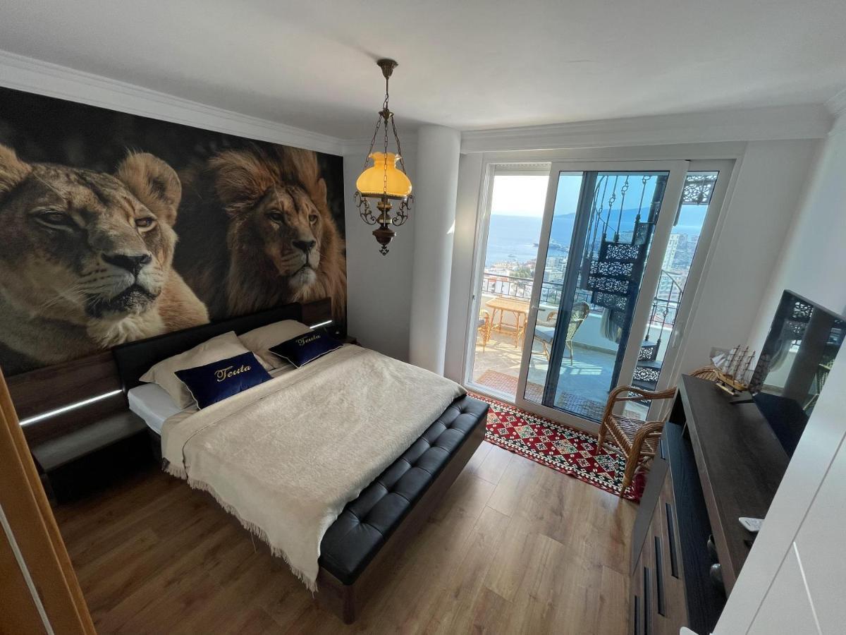 Appartamento Teuta- Luxury Penthouse 200M2 Sarandë Esterno foto