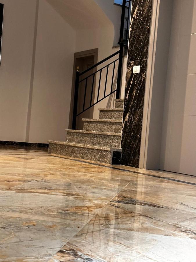 Appartamento Teuta- Luxury Penthouse 200M2 Sarandë Esterno foto