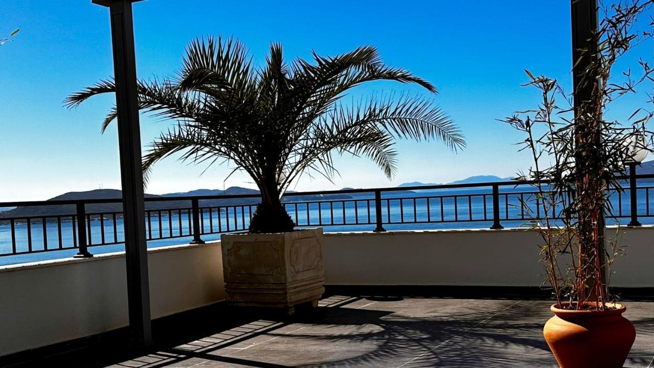 Appartamento Teuta- Luxury Penthouse 200M2 Sarandë Esterno foto