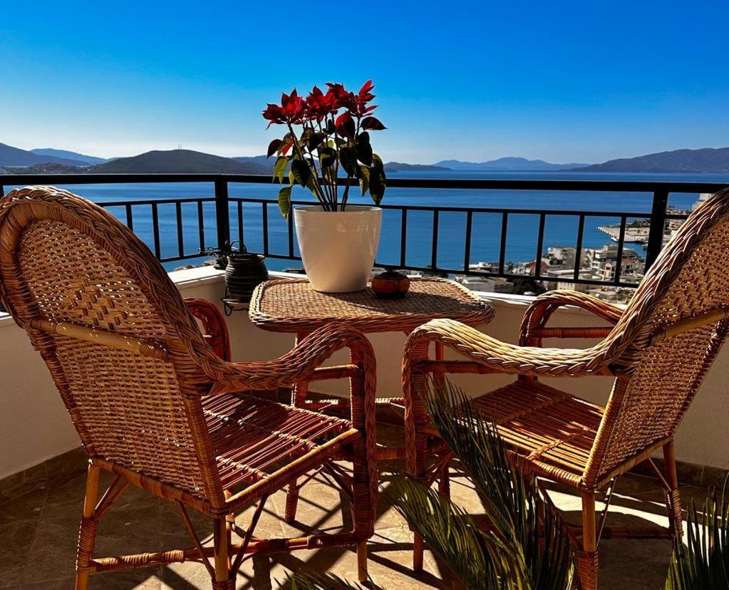 Appartamento Teuta- Luxury Penthouse 200M2 Sarandë Esterno foto