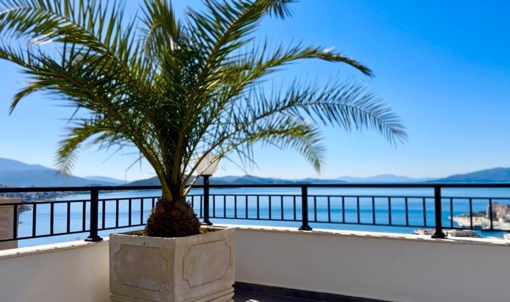 Appartamento Teuta- Luxury Penthouse 200M2 Sarandë Esterno foto